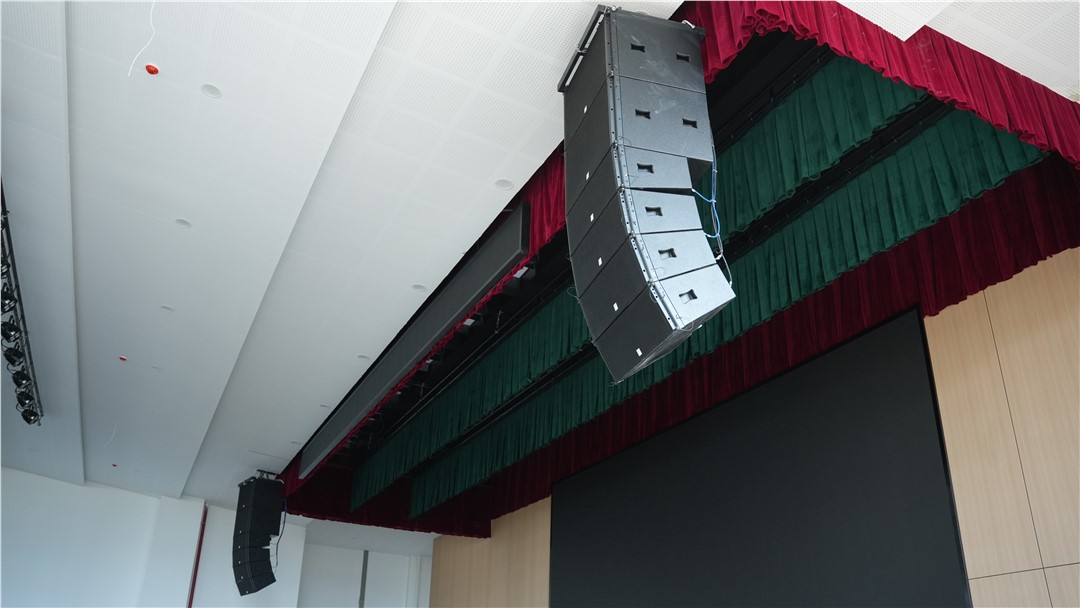 報(bào)告廳擴(kuò)聲選型：線陣列“音箱組合”與“音柱”到底有何區(qū)別？